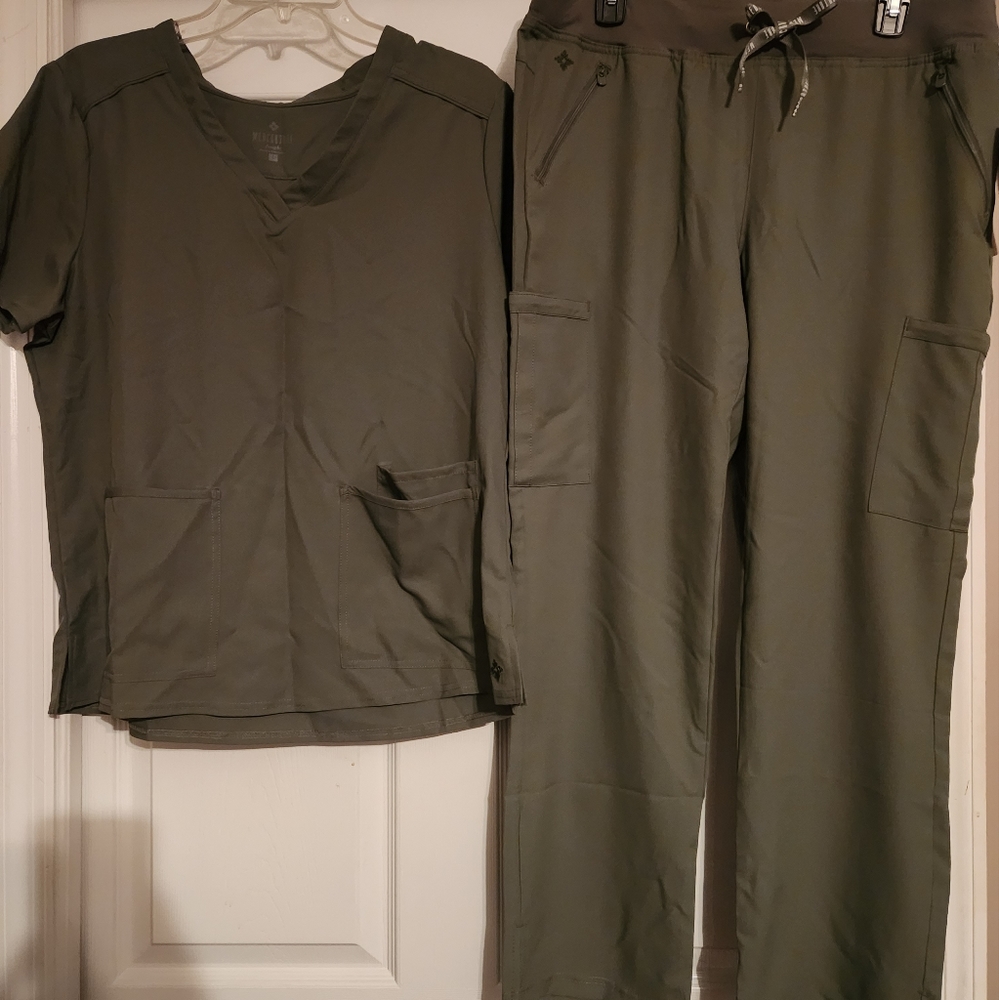 Scrub set